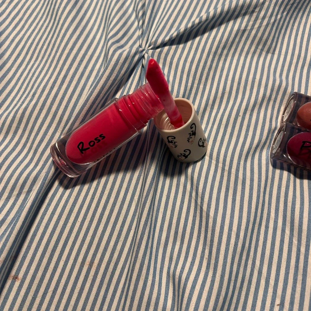 FRIENDS X Revolution Themed Lipstick Set